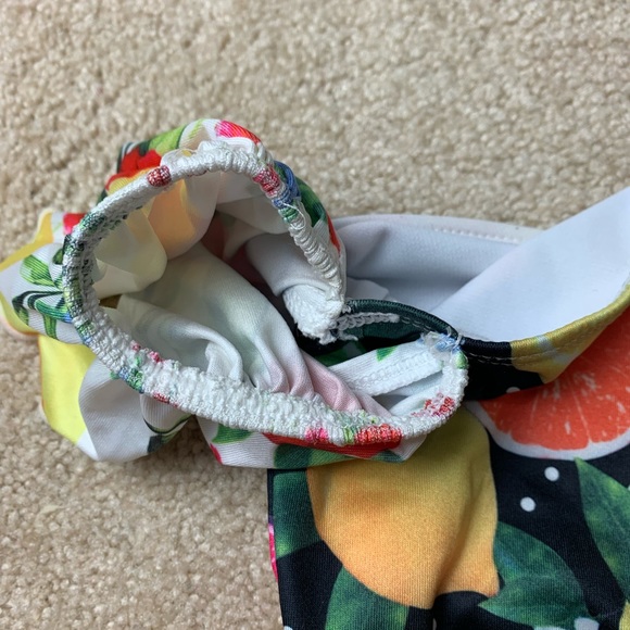 PrettyLittleThing off the shoulder v waist bikini set - Picture 7 of 8